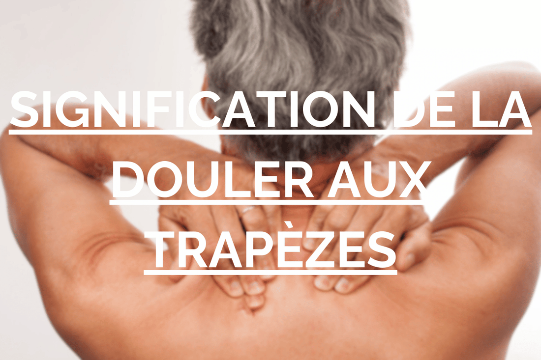 Homme montrant ces trapèzes, zones où il ressent une douleur